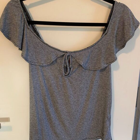 Guess, off shoulder, on shoulder knit top, Sz L, black & white mini stripes, EUC - Picture 1 of 16